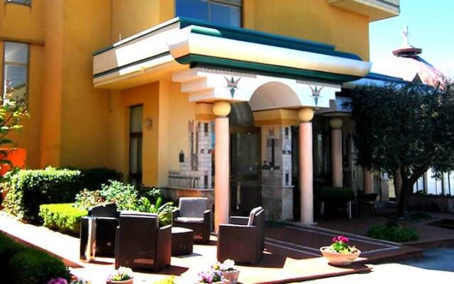 Hotel Ristorante L'Ulivo Солофра вид на фасад
