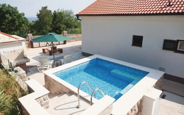 Beautiful Apartment in Cesarica With 1 Bedrooms and Outdoor Swimming Pool