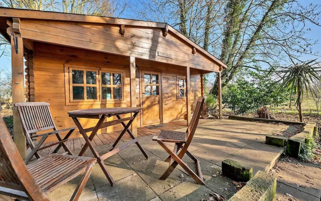 Lodge in Suffolk Near Scenic Trails