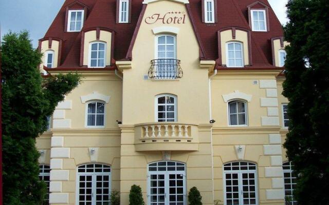 Walzer Hotel & Restaurant вид на фасад