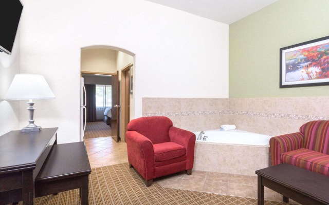 Hawthorn Extended Stay by Wyndham Kingsland