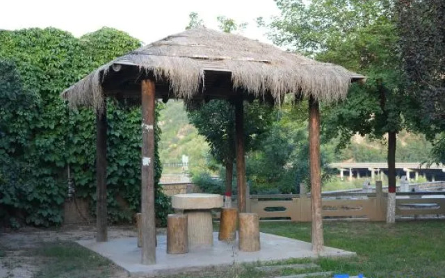 Yilu Hotel