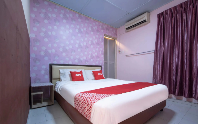 Spot On 90305 Hen Hen Hotel