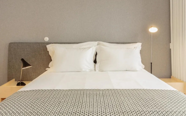 Flores M in Porto With 1 Bedrooms and 1 Bathrooms