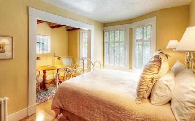 Sea View Inn - Carmel
