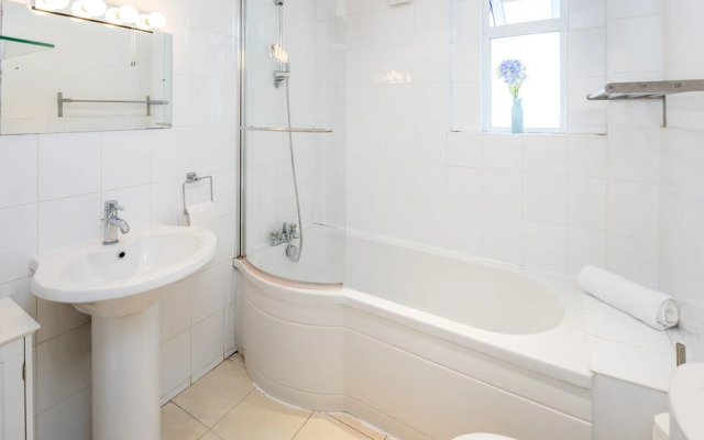 JOIVY Charming 1 Bed Flat, Sleeps 4