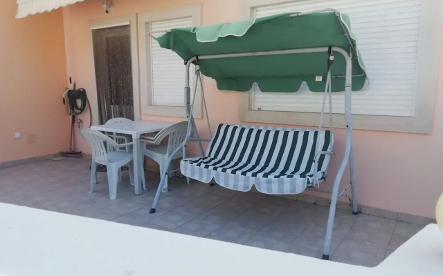 Salmon Villa near São Martinho do Porto