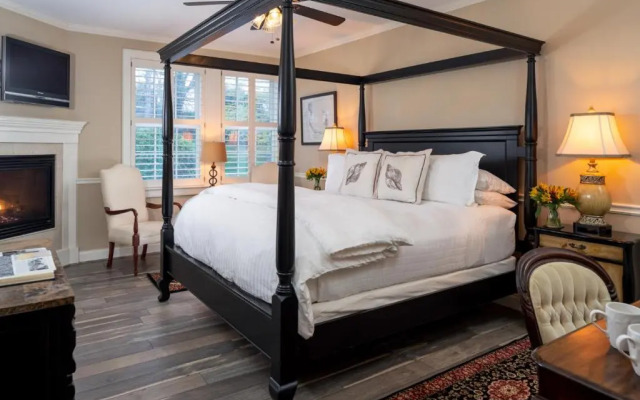 The Old Manse Inn