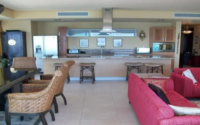 Peninsula 14D