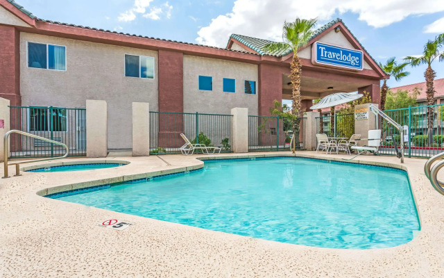 Days Inn by Wyndham Phoenix West