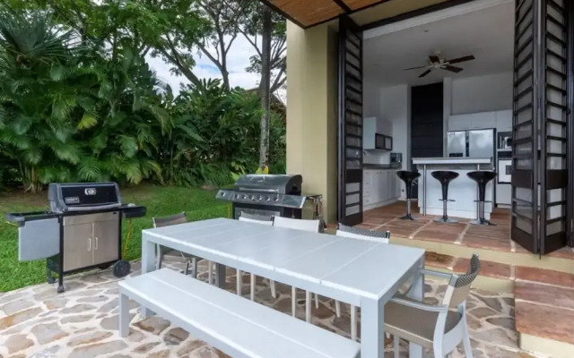 w Majestic 4BR Villa w Pool at Mesa de Yeguas