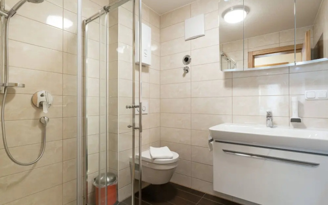Cozy Chalet in Zell Am See With Balcony
