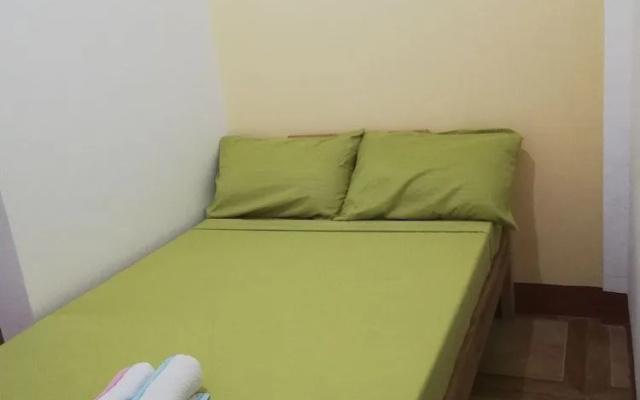 Yolly's Tourist Inn - Hostel