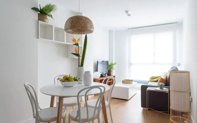 SUITE LUX APARTMENT. 80m FROM BEACH. FreeParking.