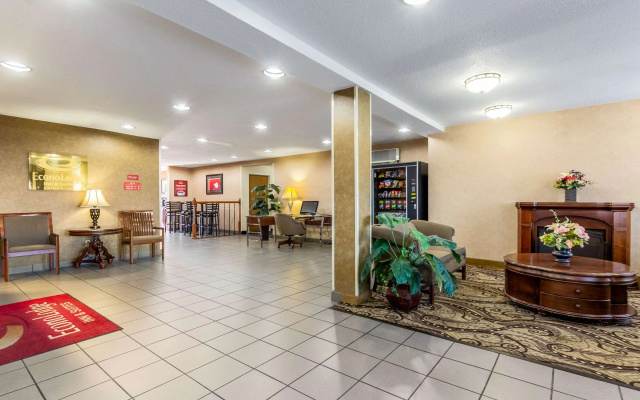 Econo Lodge Inn & Suites Evansville East