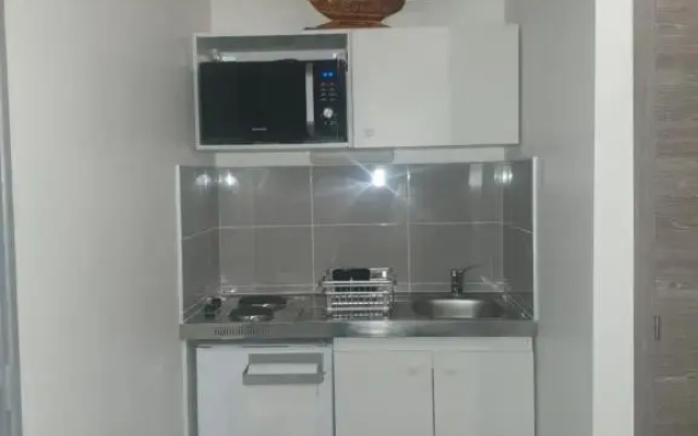 studio meublé au RDC , proche lac