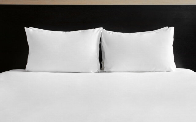 Отель Holiday Inn Dresden - City South Германия, Дрезден - отзывы, цены и фото номеров - забронировать отель Holiday Inn Dresden - City South онлайн комната для гостей