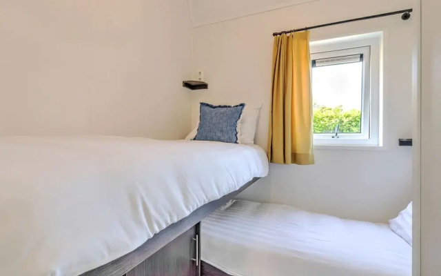 Beautiful Bungalow with Hot Tub in Kaatsheuvel