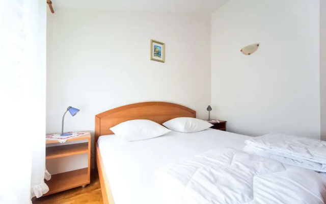Deluxe Two-bedroom Apartment With a Jacuzzi Large Terrace With Garden