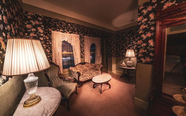 St. Elmo Hotel