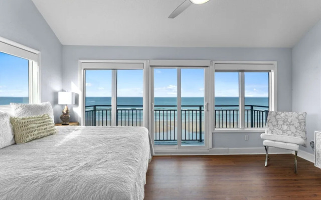 Pool, 7 Bedrooms, Direct Oceanfront, 4 Kitchens