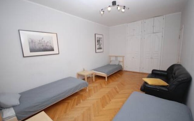 Iris Hostel комната для гостей
