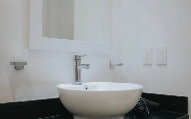 Amira Central 106