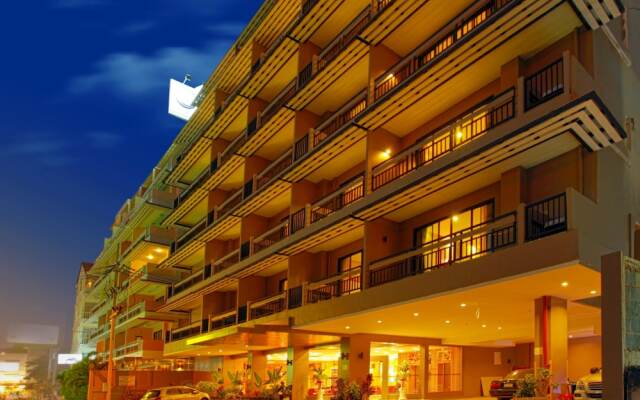 Pattaya Loft Hotel вид на фасад