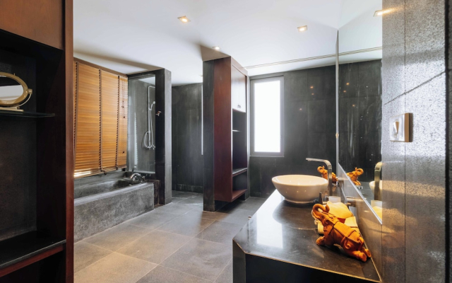 Seaview Own Pool Full-Time Maid V302