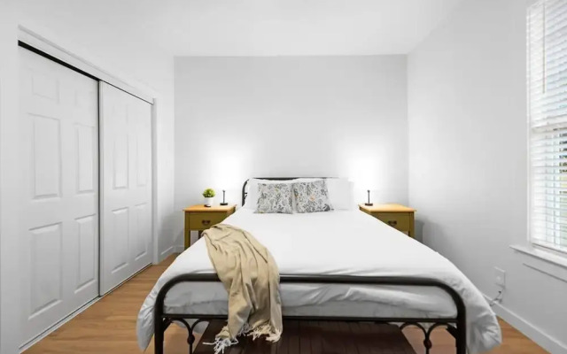 New Charming 2-bedroom Home Minutes to Downtown