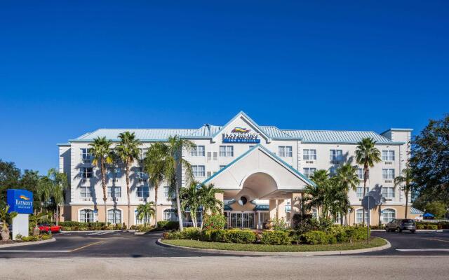 Отель Baymont Inn and Suites Fort Myers вид на фасад