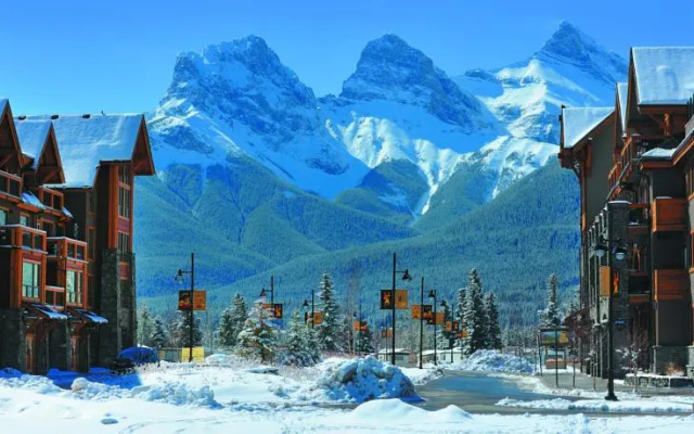 Rundle Cliffs Lodge