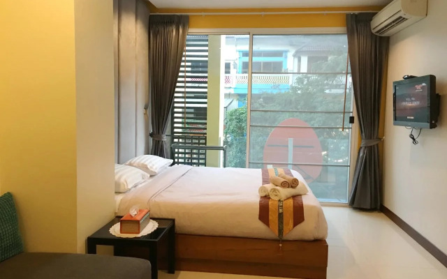 Egg Colony Hotel