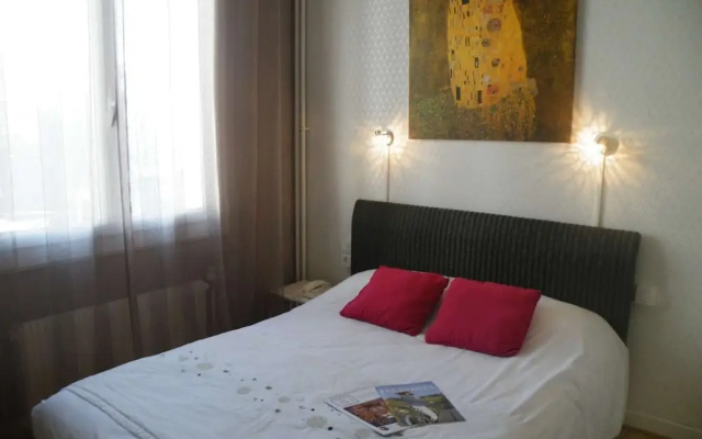 Brit Hotel Roanne - Le Grand Hotel