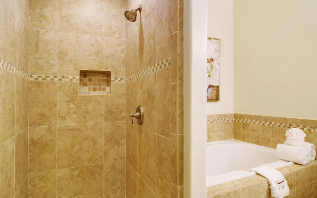 Carriage House Inn
