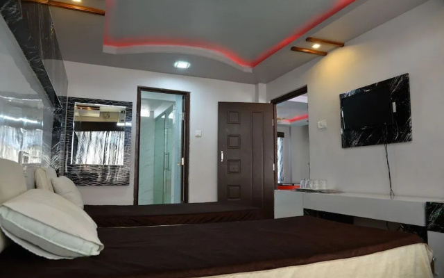 Hotel Ravi Teja