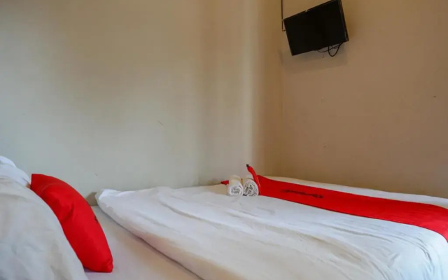 RedDoorz near Stasiun Tawang Semarang