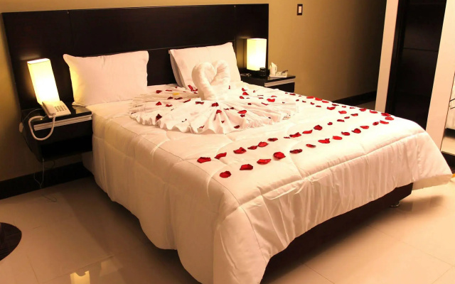 Laurents Deluxe Hotel