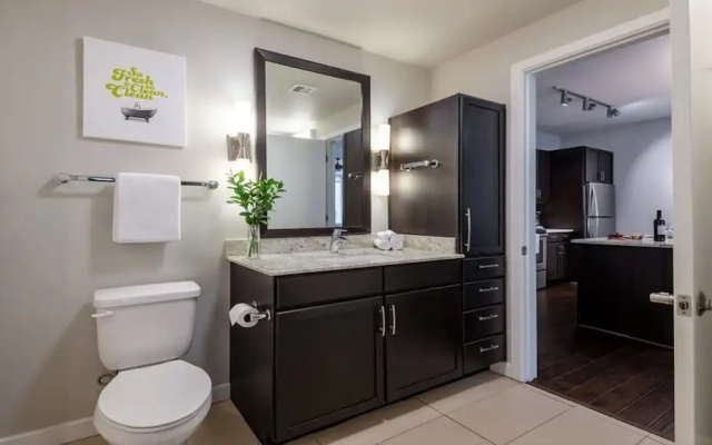 Bold CozySuites w/pool, gym, roof 8