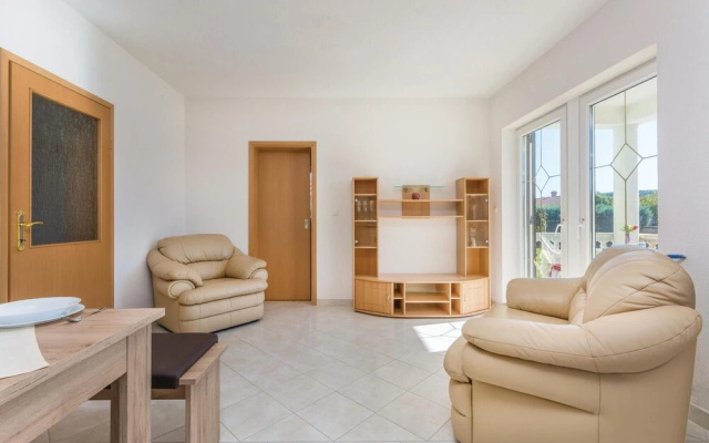 Stunning Home in Kapelica With Wifi and 4 Bedrooms