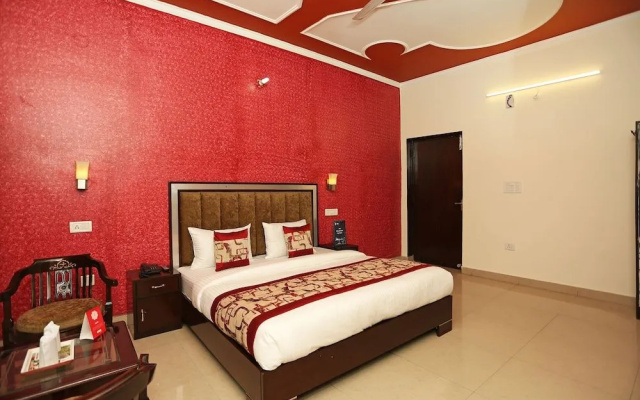 OYO 9905 Hotel Doon Star