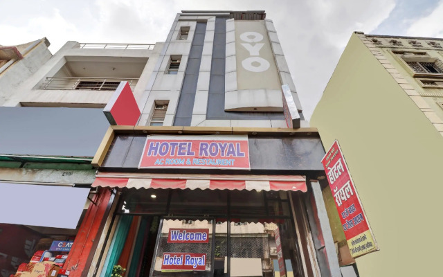 OYO 82518 Hotel Royal In