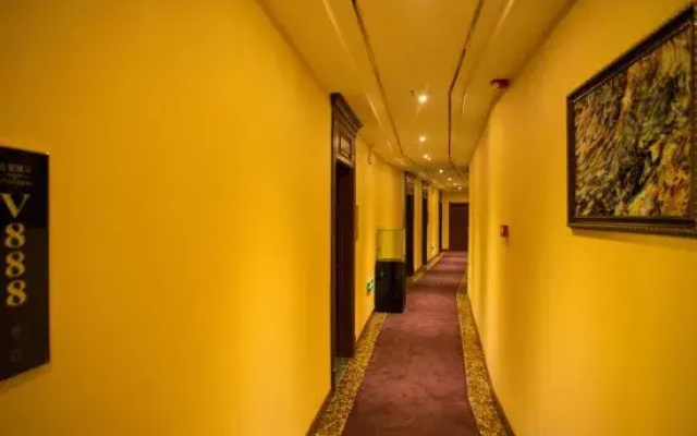 Christine Hotel (Korla Xinhuijia Branch)