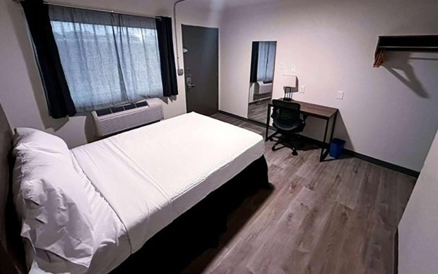 Studio City Suites, A Travelodge By Wyndham