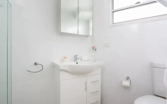 Bronte Beach Coastal Apartment With Ocean View