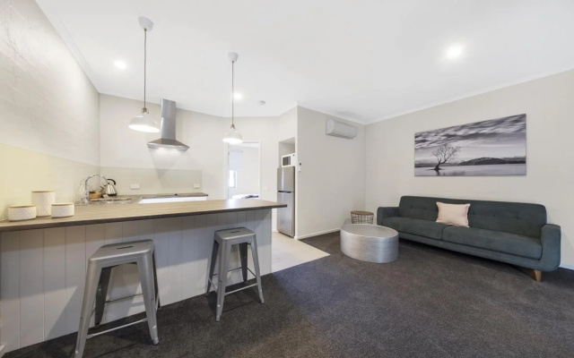 Moonlight Bay Apartments