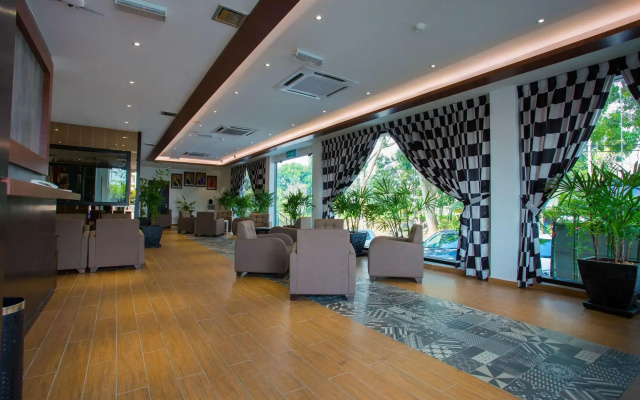 OYO 292 Stella Hotel
