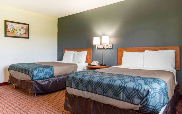 Travelers Lodge & Suites