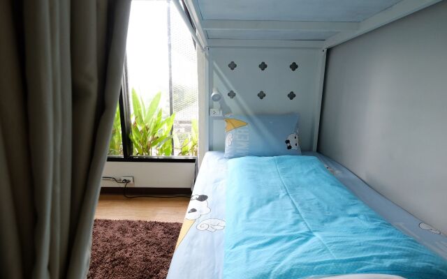Seatz station Hostel Female only Бангкок комната для гостей