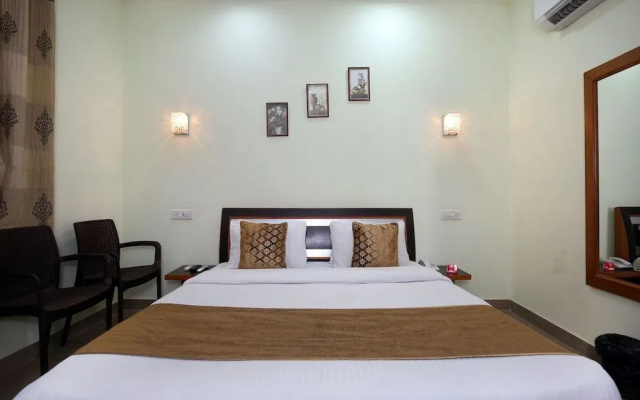 OYO 9956 Hotel Pelican Inn